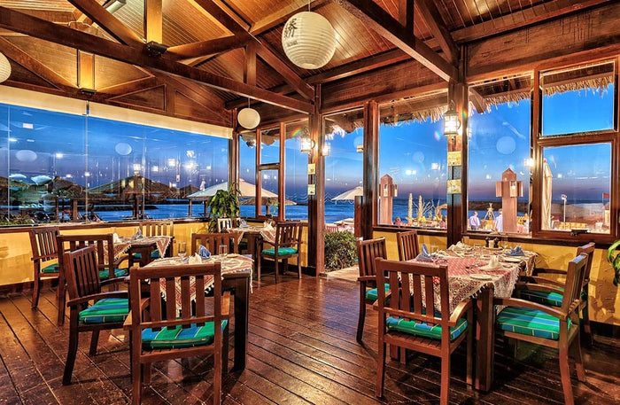 Authentic Seafood Beachfront Feast for Two at Casa Samak | at Wondergifts
