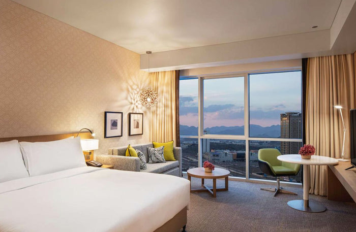 Fujairah Stay & Scuba Dive Gift Box: Luxury Stay with Dive Experience for Two | at Wondergifts