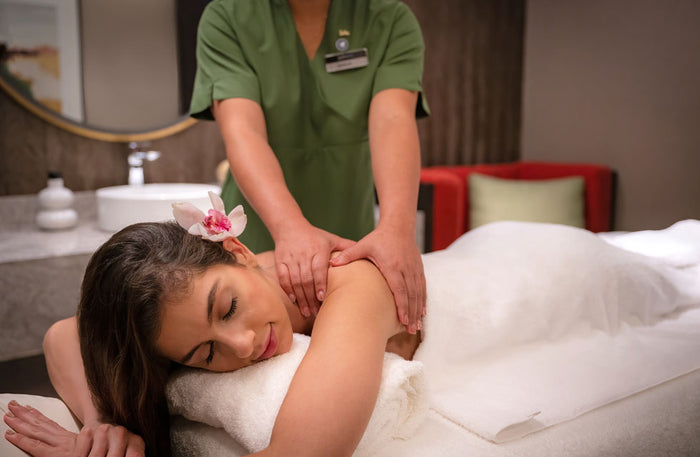 60-Minute Massage with Pool Access for One at Blu20 Spa - Radisson Blu | at Wondergifts