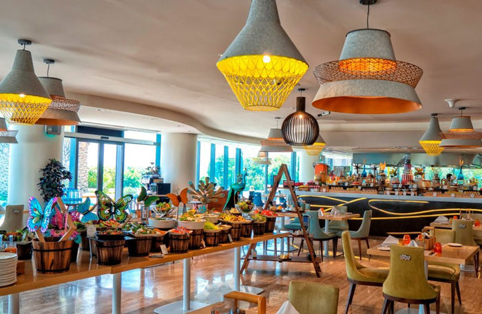 Saturday Brunch with House Beverages at The Retreat Palm Dubai for One | at Wondergifts