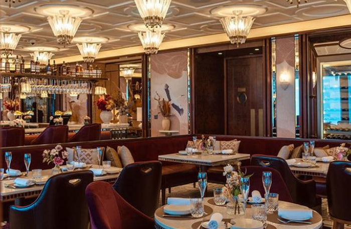 At.Mosphere Burj Khalifa Dining with Dubai Aquarium Access for One | at Wondergifts