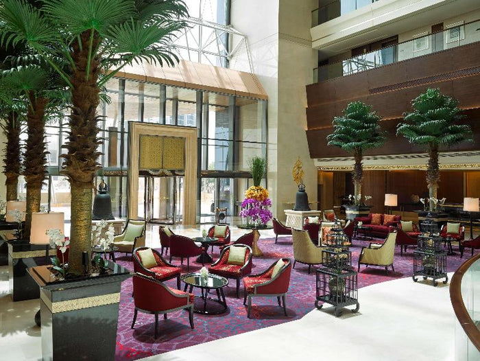 Abu Dhabi Stay Gift Box: One-Night Stay for Two in a Selection of 100+ Hotels | at Wondergifts