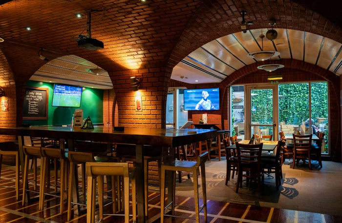 The Underground Pub's British Feast with Drinks for Two in Marina | at Wondergifts