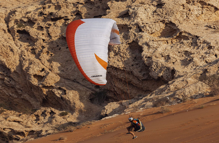 15-Minute Paragliding Flight Over Jebel Al Fayah Desert for One | at Wondergifts