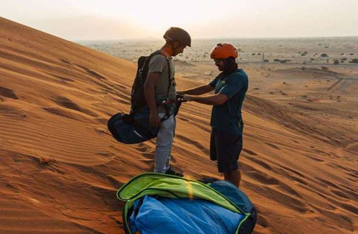 15-Minute Paragliding Flight Over Jebel Al Fayah Desert for One | at Wondergifts