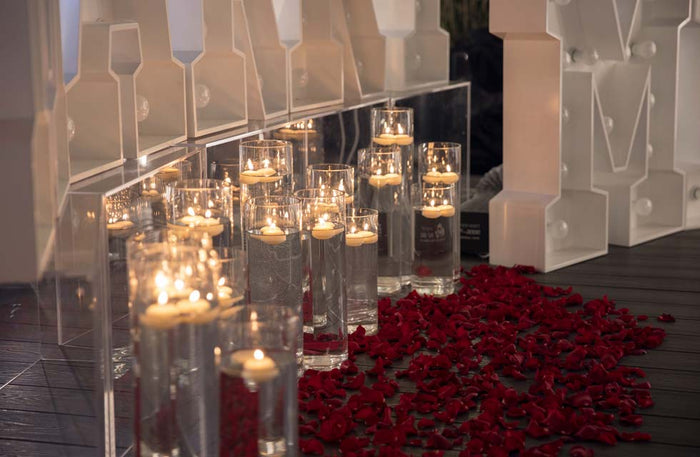 The Pods Festive Package: Romantic Set-up Dinner with Drinks for Two | at Wondergifts