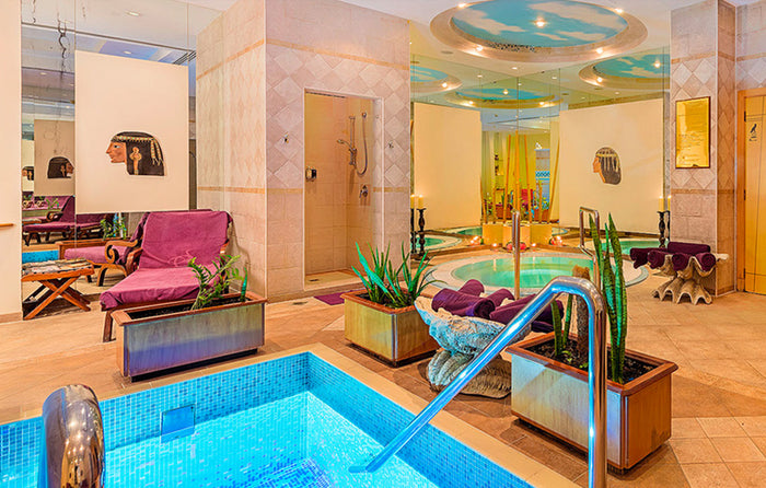 60-Minute Ultimate Aromatherapy Couples Massage at Cleopatra's Spa | at Wondergifts