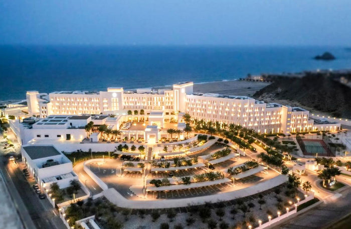 Fujairah Stay & Scuba Dive Gift Box: Luxury Stay with Dive Experience for Two | at Wondergifts