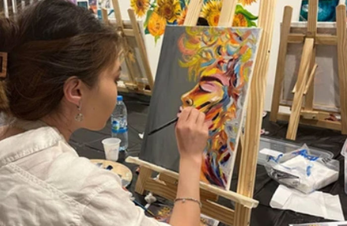 Resin Art workshop at Art Therapy Studio Dubai for One | at Wondergifts