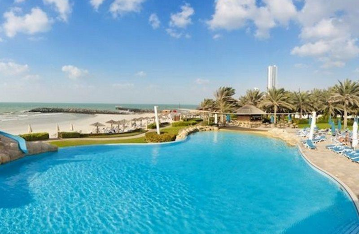 Seaside One-Night Summer Getaway for Two with Breakfast at Coral Beach Resort | at Wondergifts