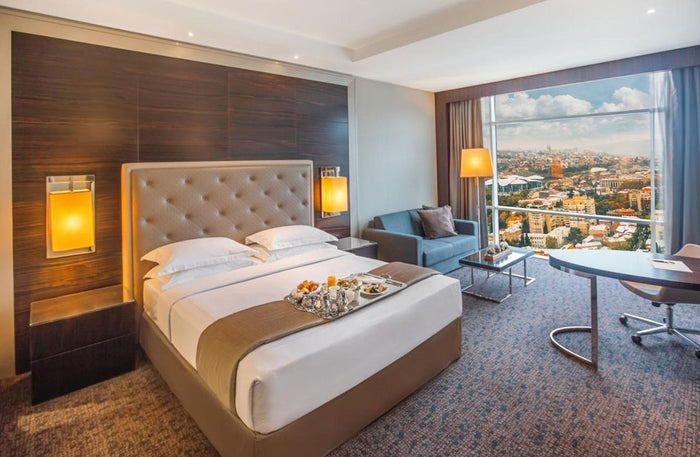 Enchanting Georgia Hotel Break Gift Box: Two-Night Retreat for Two -Kids Go Free | at Wondergifts