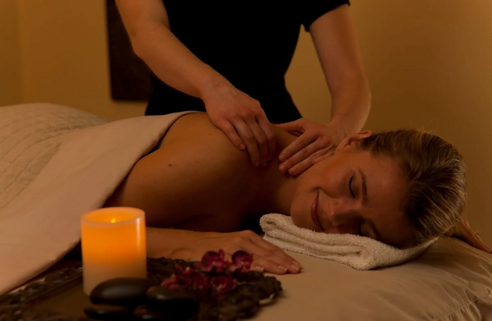 Relaxing 1-Hour Couples Massage with Elegant Afternoon Tea for Two at The Biltmore Hotel Villas | at Wondergifts