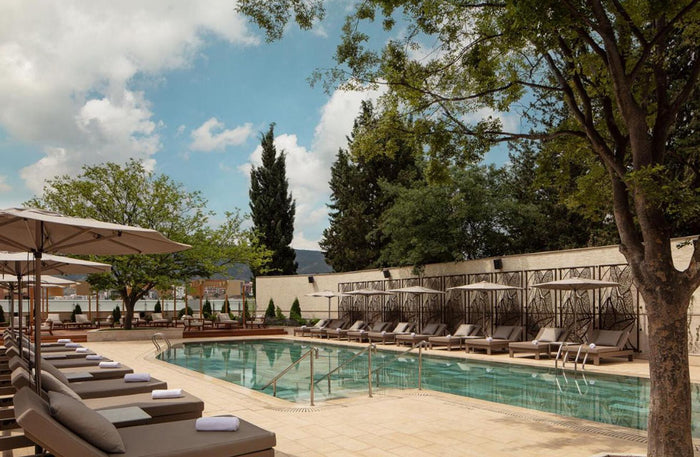 Enchanting Georgia Hotel Break Gift Box: Two-Night Retreat for Two -Kids Go Free | at Wondergifts