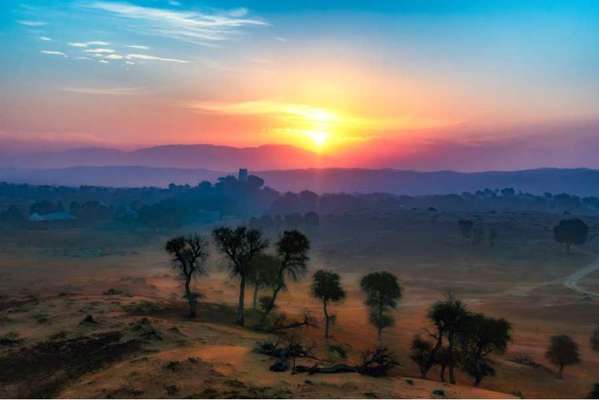 Romantic Desert Escape Gift Box: Chalet Stay and Hot Air Balloon for Two | at Wondergifts