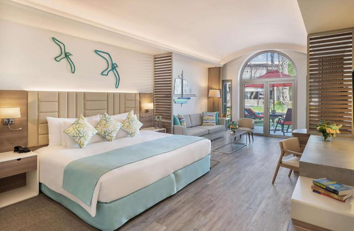 Luxurious Summer 1-Night Stay with Breakfast for a Family at JA Palm Tree Court | at Wondergifts