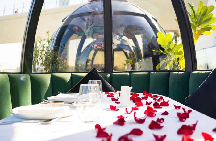 The Pods Festive Package: Romantic Set-up Dinner with Drinks for Two | at Wondergifts