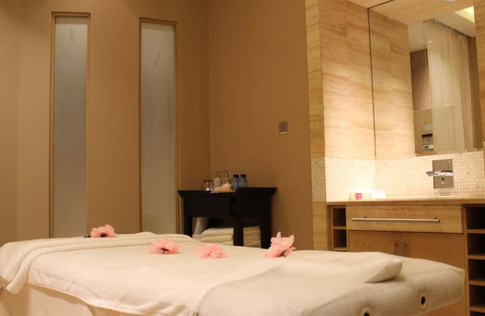 Rejuvenating Massage for One at Azurro & Niyama Spa - Valid at 10 Locations | at Wondergifts