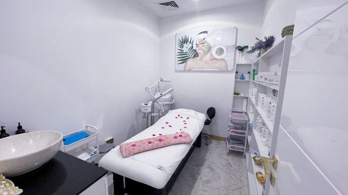 1-Hour Massage of your Choice at ELMAX Salon & Spa | at Wondergifts