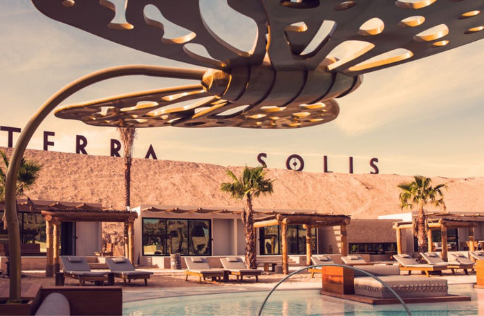 The Ultimate Poolside Dining Experience at Mesa, Terra Solis | at Wondergifts