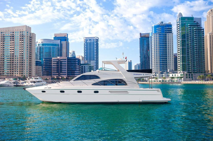One Hour 55-Ft Yacht Rental Royal Vincy for Up to 22 People | at Wondergifts