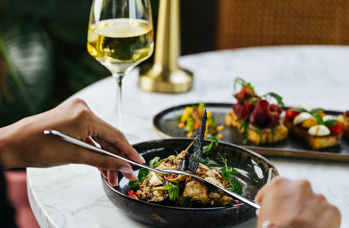 Romantic Dining and House Drinks for Two at Windows Bar & Lounge, Voco | at Wondergifts