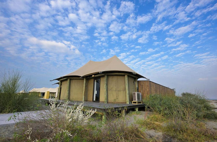 Luxury Premium Tent Stay with Private Pool for Two at Kingfisher Retreat | at Wondergifts