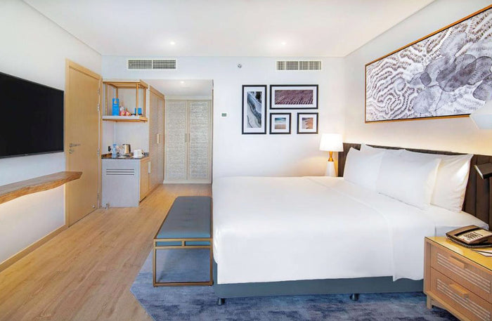 Upscale One-Night Stay with Breakfast at Radisson Blu, Abu Dhabi Corniche | at Wondergifts