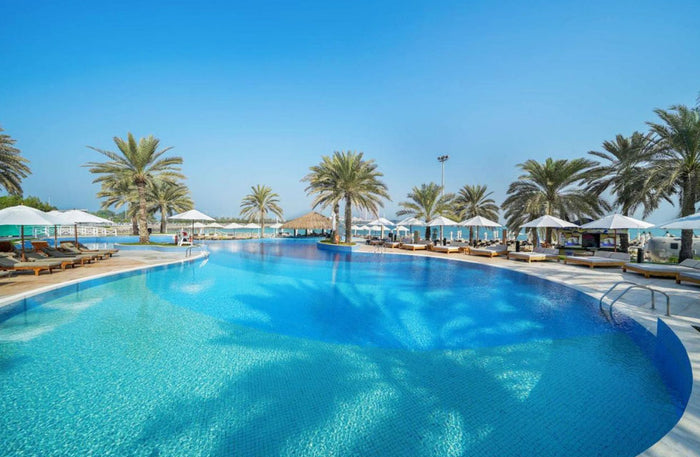 Upscale One-Night Stay with Breakfast at Radisson Blu, Abu Dhabi Corniche | at Wondergifts