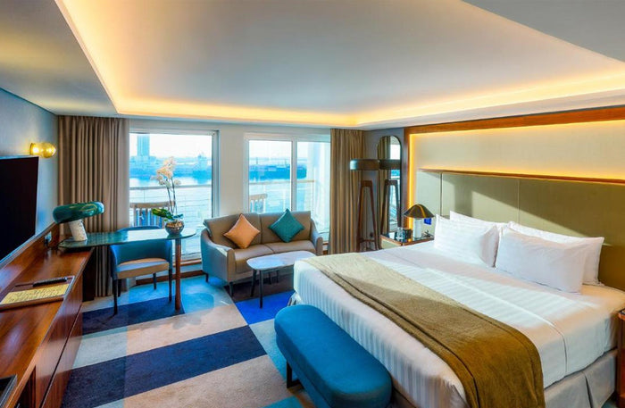 Exciting Helicopter Ride and Elegant Hotel Stay with Breakfast at Over 80 Luxurious Hotels | at Wondergifts