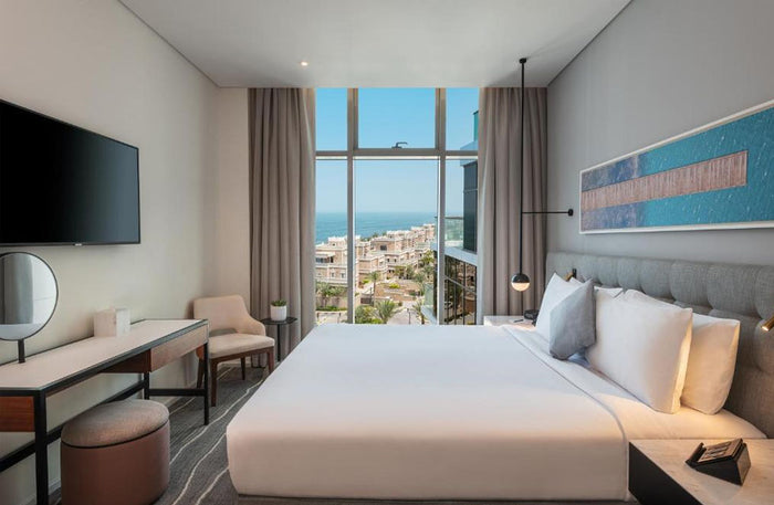 Elegant One-Night Stay for Two at Th8 Palm Dubai Beach Resort | at Wondergifts