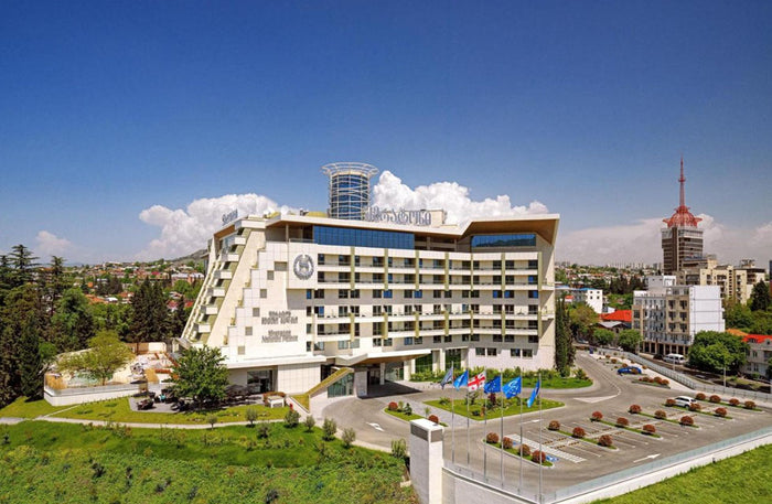 Enchanting Georgia Hotel Break Gift Box: Two-Night Retreat for Two -Kids Go Free |  at Wondergifts