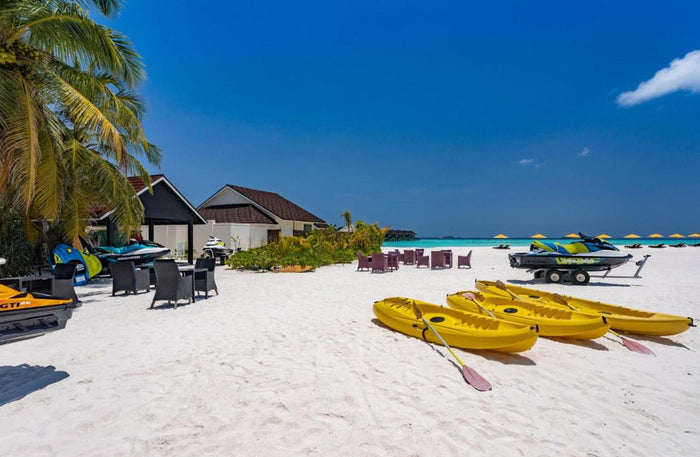 Maldives Tropical Escape Gift Box: Two-Night Hotel Break for Two - Kids Go Free |  at Wondergifts