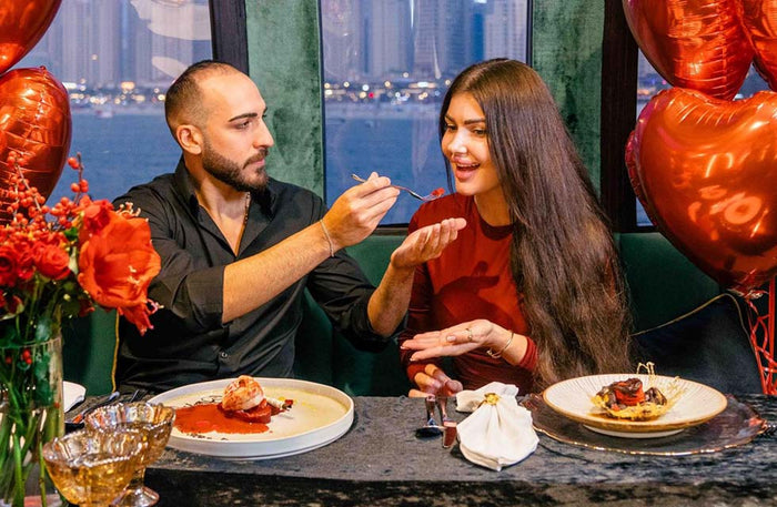 The Pods Festive Package: Romantic Set-up Dinner with Drinks for Two |  at Wondergifts