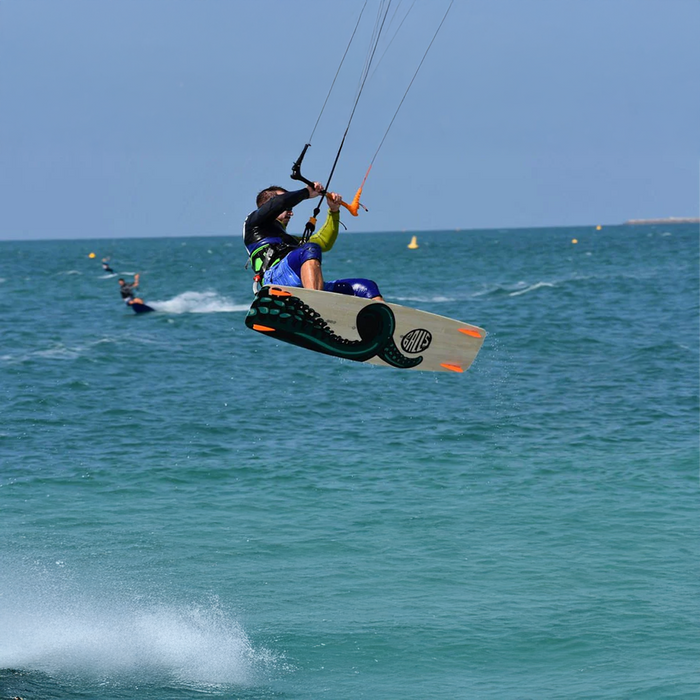 Thrilling One-Hour Private Kitesurfing Lesson at Kitesurf School Dubai