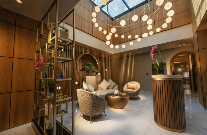 Relaxing 1-Hour Couples Massage with Elegant Afternoon Tea for Two at The Biltmore Hotel Villas |  at Wondergifts