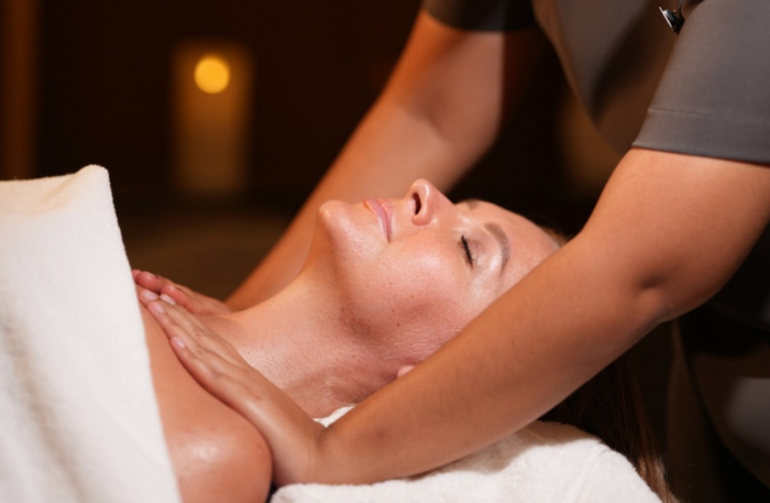 Relaxing 1-Hour Couples Massage with Elegant Afternoon Tea for Two at The Biltmore Hotel Villas |  at Wondergifts