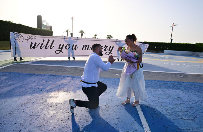 Romantic Proposal: 12-Minute Private Helicopter with Flowers for Two |  at Wondergifts