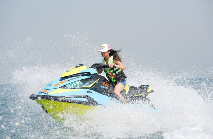 30-Minute Jet Ski Experience for Two with One Complimentary Ice Cream | Days Out at Wondergifts