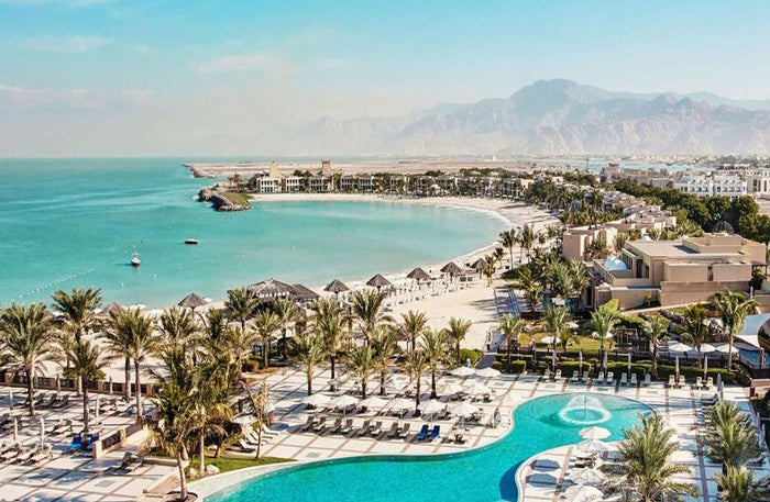 Luxury Getaways Gift Box: Choose Your Stay with Breakfast at 80+ High-Class Hotels |  at Wondergifts