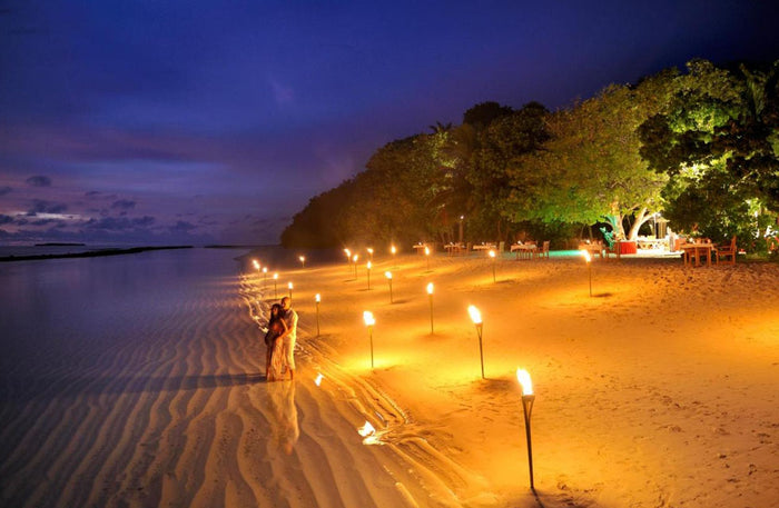 Maldives Tropical Escape Gift Box: Two-Night Hotel Break for Two - Kids Go Free |  at Wondergifts