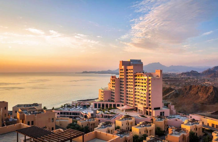 Fujairah Stay & Scuba Dive Gift Box: Luxury Stay with Dive Experience for Two |  at Wondergifts