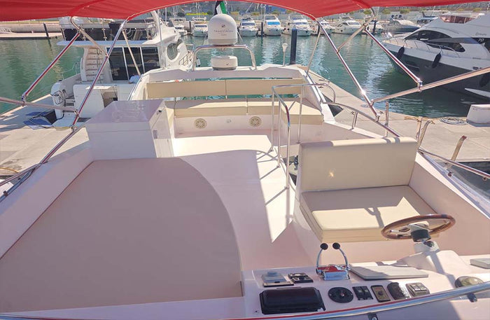Luxurious Two Hours Private Yacht with Dinner & Drinks for Up to 18 People