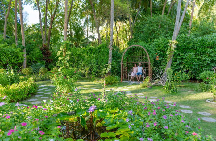 Maldives Tropical Escape Gift Box: Two-Night Hotel Break for Two - Kids Go Free |  at Wondergifts