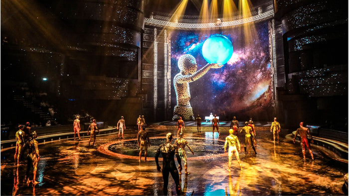 La Perle Show & Canal Cruise Dinner for Two |  at Wondergifts