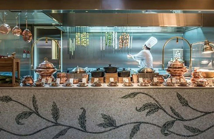 Lavish 5-Star Dinner Buffet with Drinks for Two at Giardino, Palazzo Versace |  at Wondergifts