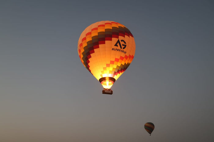 Dawn Hot Air Balloon Adventure with Refreshments | Flying at Wondergifts