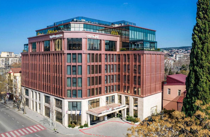 Enchanting Georgia Hotel Break Gift Box: Two-Night Retreat for Two -Kids Go Free |  at Wondergifts