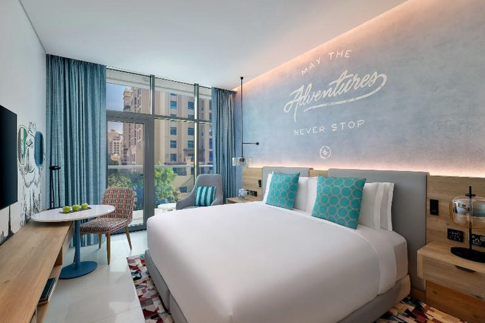 One Night Stay at The Palm with Breakfast & Atlantis Aquarium Access for Two |  at Wondergifts