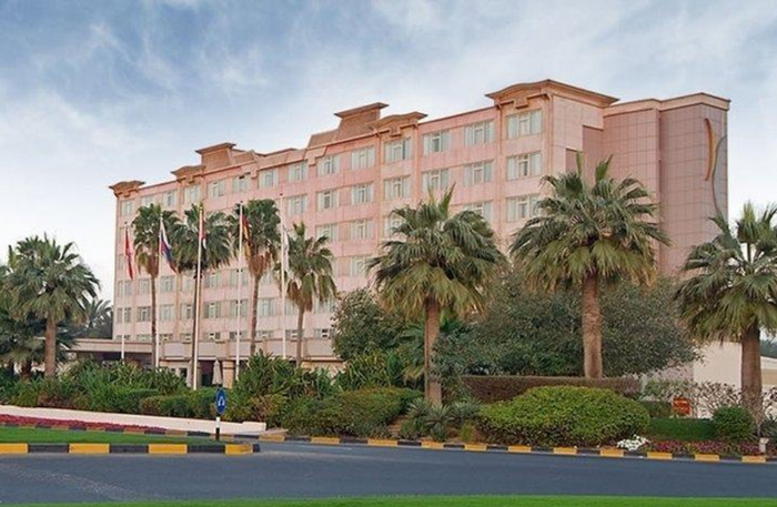 Seaside One-Night Summer Getaway for Two with Breakfast at Coral Beach Resort |  at Wondergifts