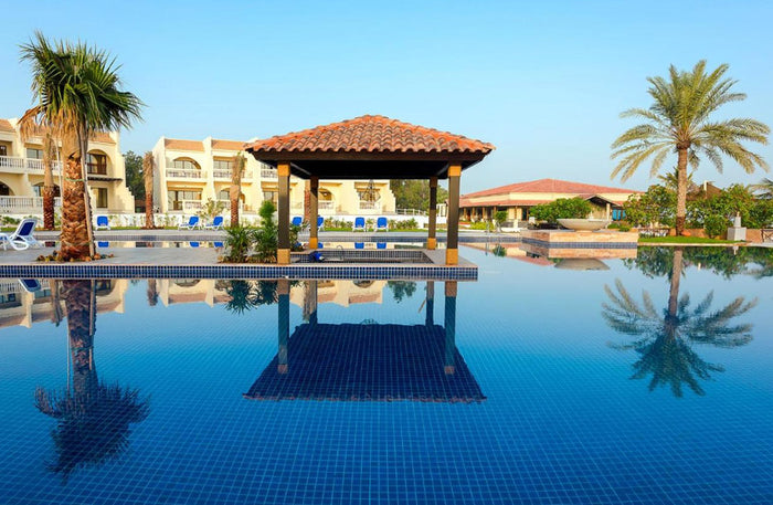 Luxury Getaways Gift Box: Choose Your Stay with Breakfast at 80+ High-Class Hotels |  at Wondergifts